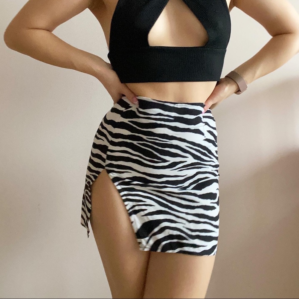 Motel rocks PELMET MINI SKIRT IN 90'S ZEBRA